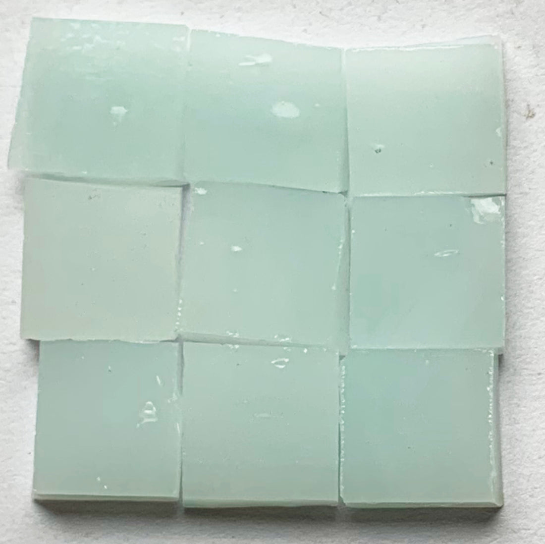 Detailansicht von Tiffany Glacier Eisblau mit neun Glasplättchen