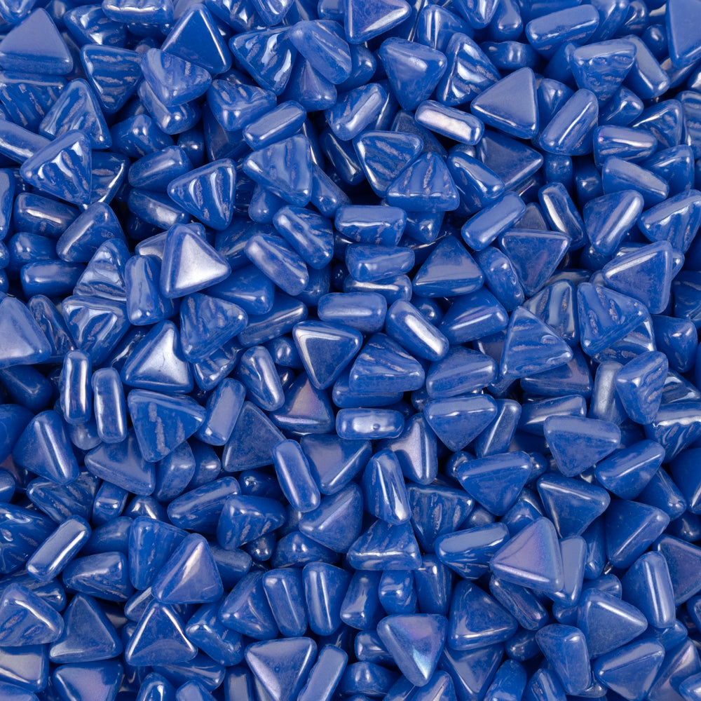 Packshot Mini Glass Mosaic Triangle Iridised – blue – 8mm
