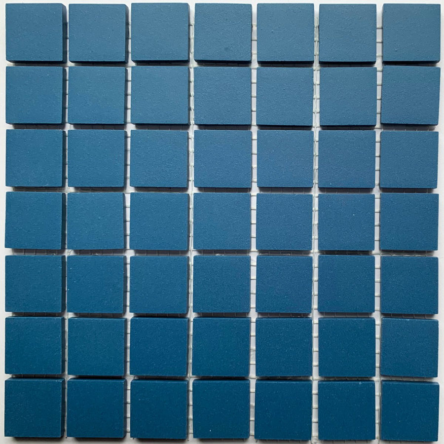 Winckelmans Bleu Nuit – matte Mosaikfliesen im Format 20x20 mm auf Netz